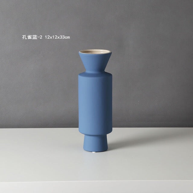 Keramikvase im nordischen modernen Stil