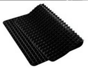 Antihaftbeschichtete Pyramidenpfanne