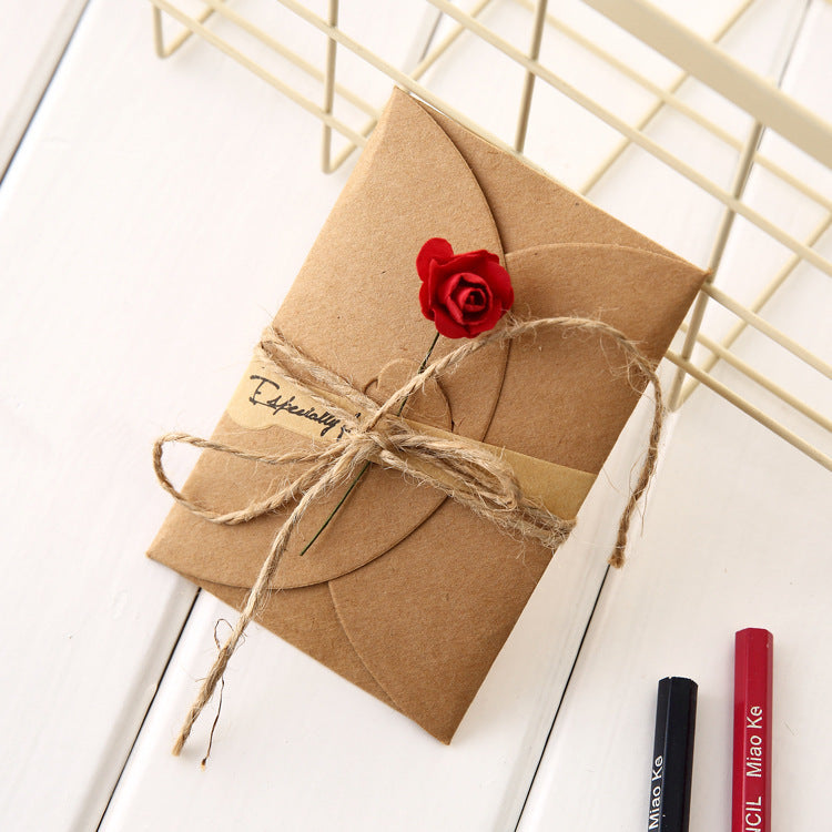 Kreative Kraft-Trockenblumen-Grußkarte