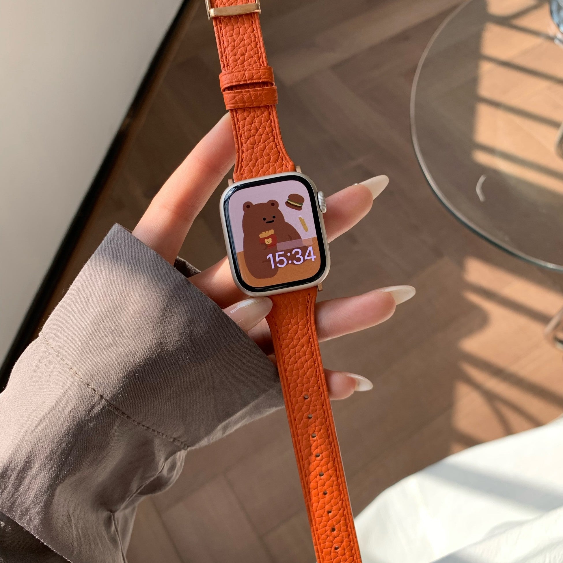 Quadratische Schnalle, schmale Taille, dünnes Litschi-Lederarmband